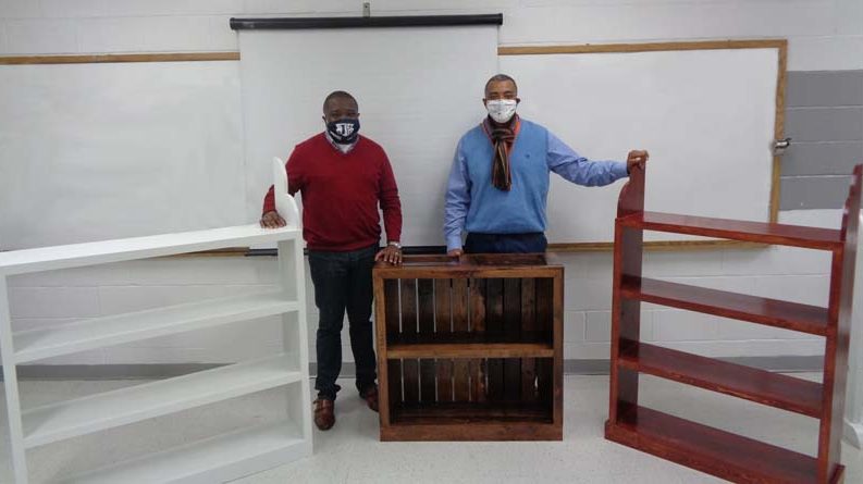 NEWS: Mississippi Inmates Turn Pallets into Bookcases for Local School