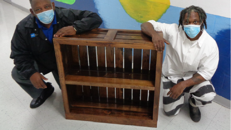 NEWS: Fayette Resident Larry Jackson and students build bookshelves for Wilkinson schools
